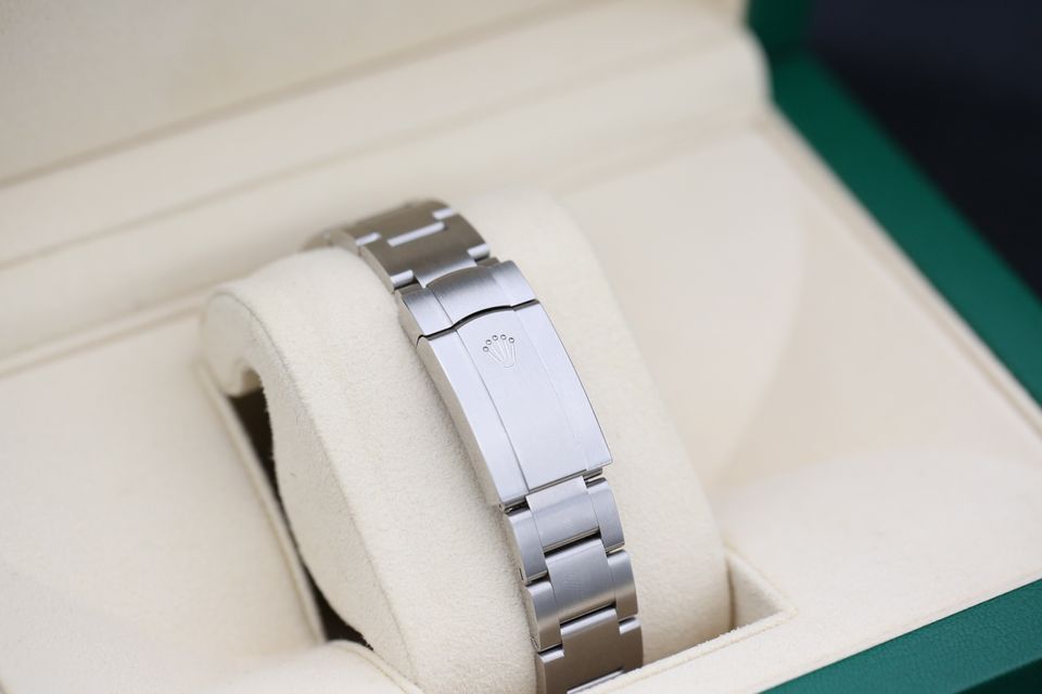 Rolex Oyster Perpetual 124300 Image 3